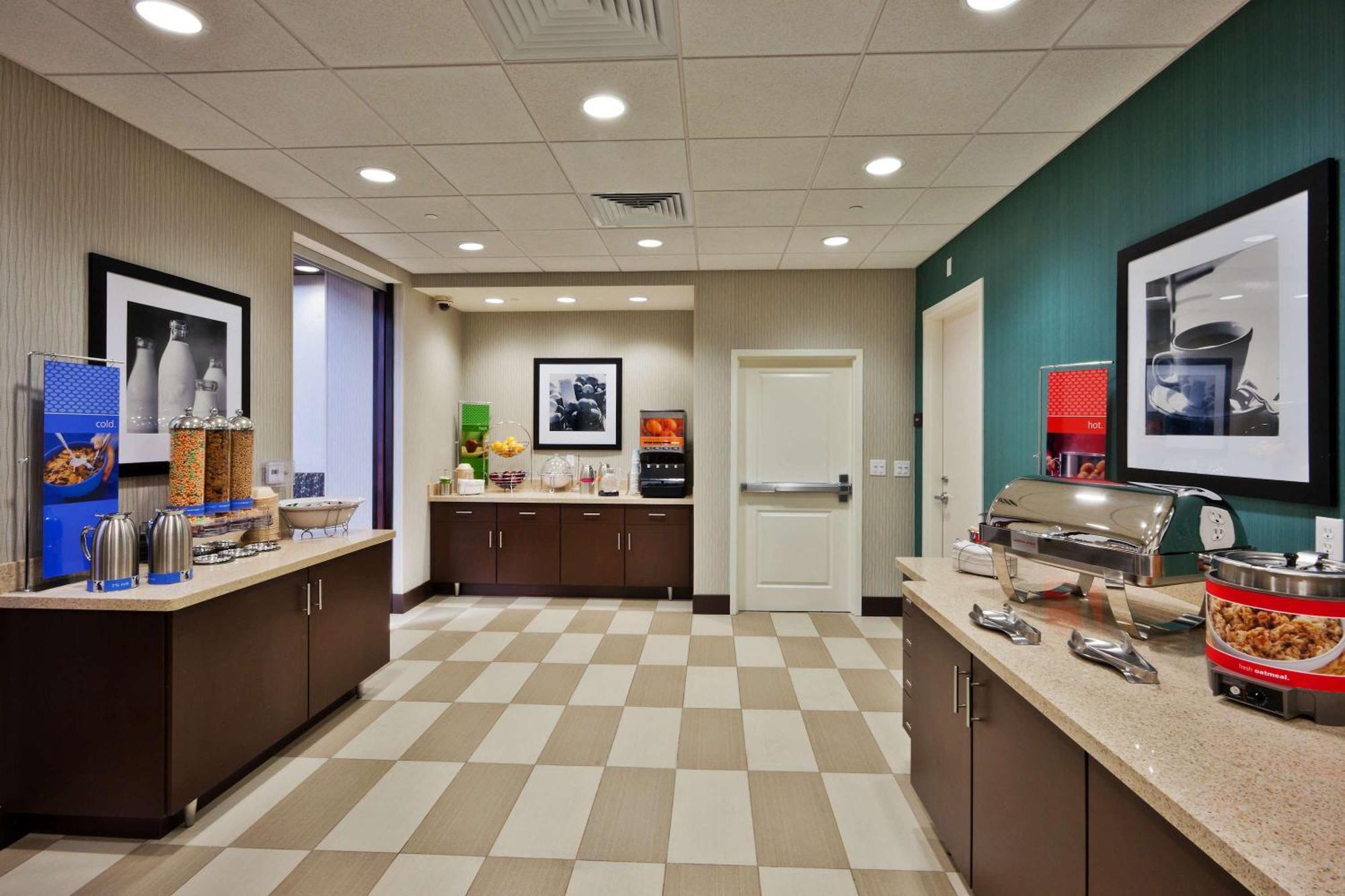 Hampton Inn & Suites Denver Airport / Gateway Park Аврора Экстерьер фото