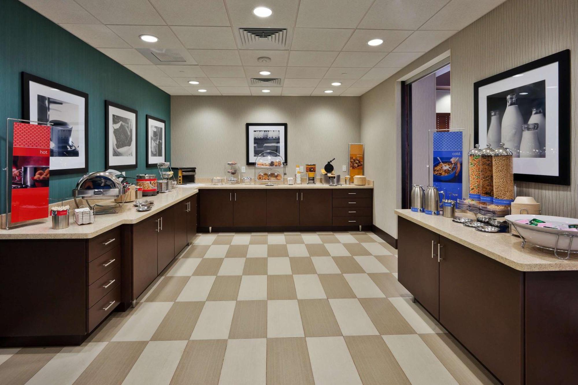 Hampton Inn & Suites Denver Airport / Gateway Park Аврора Экстерьер фото