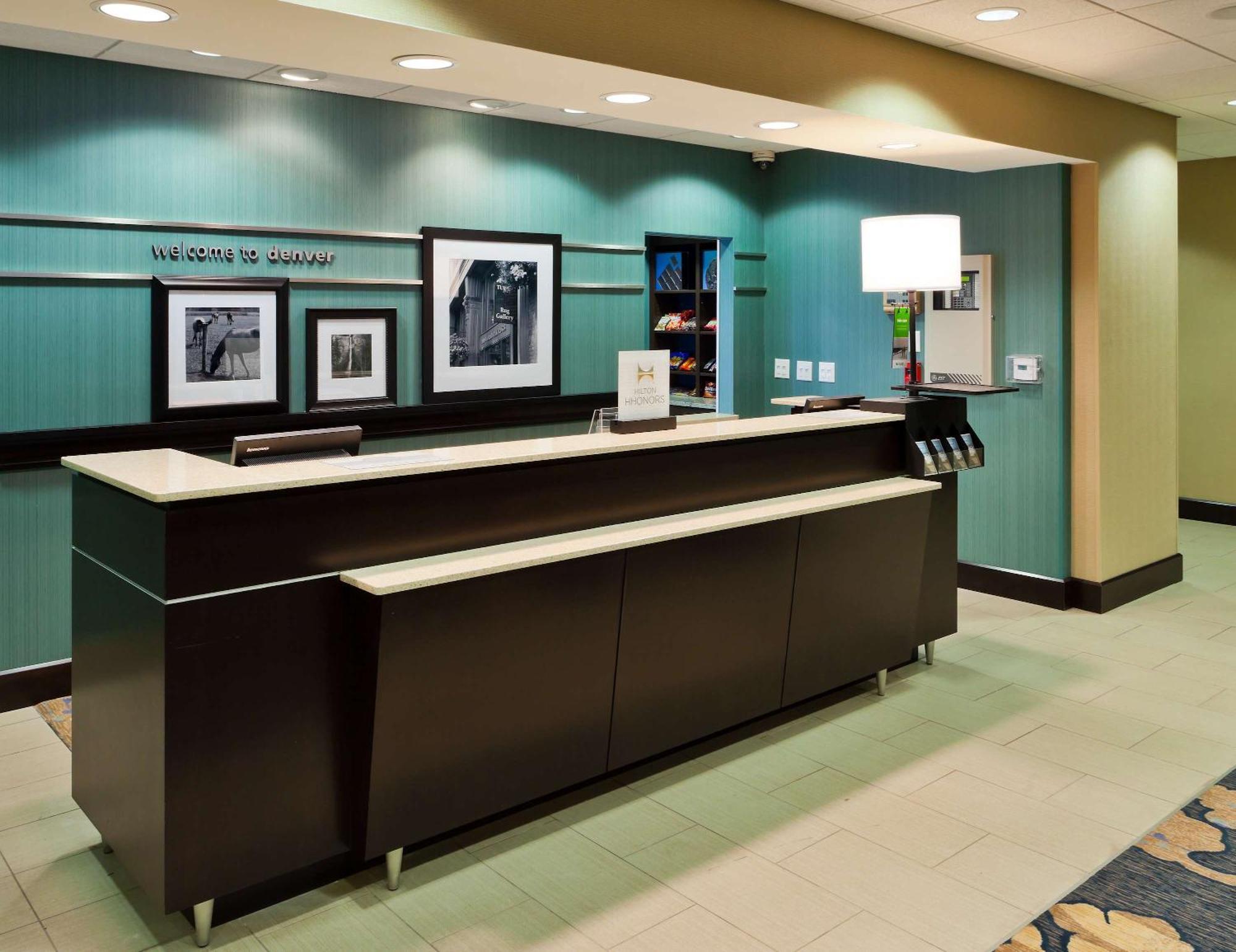 Hampton Inn & Suites Denver Airport / Gateway Park Аврора Экстерьер фото