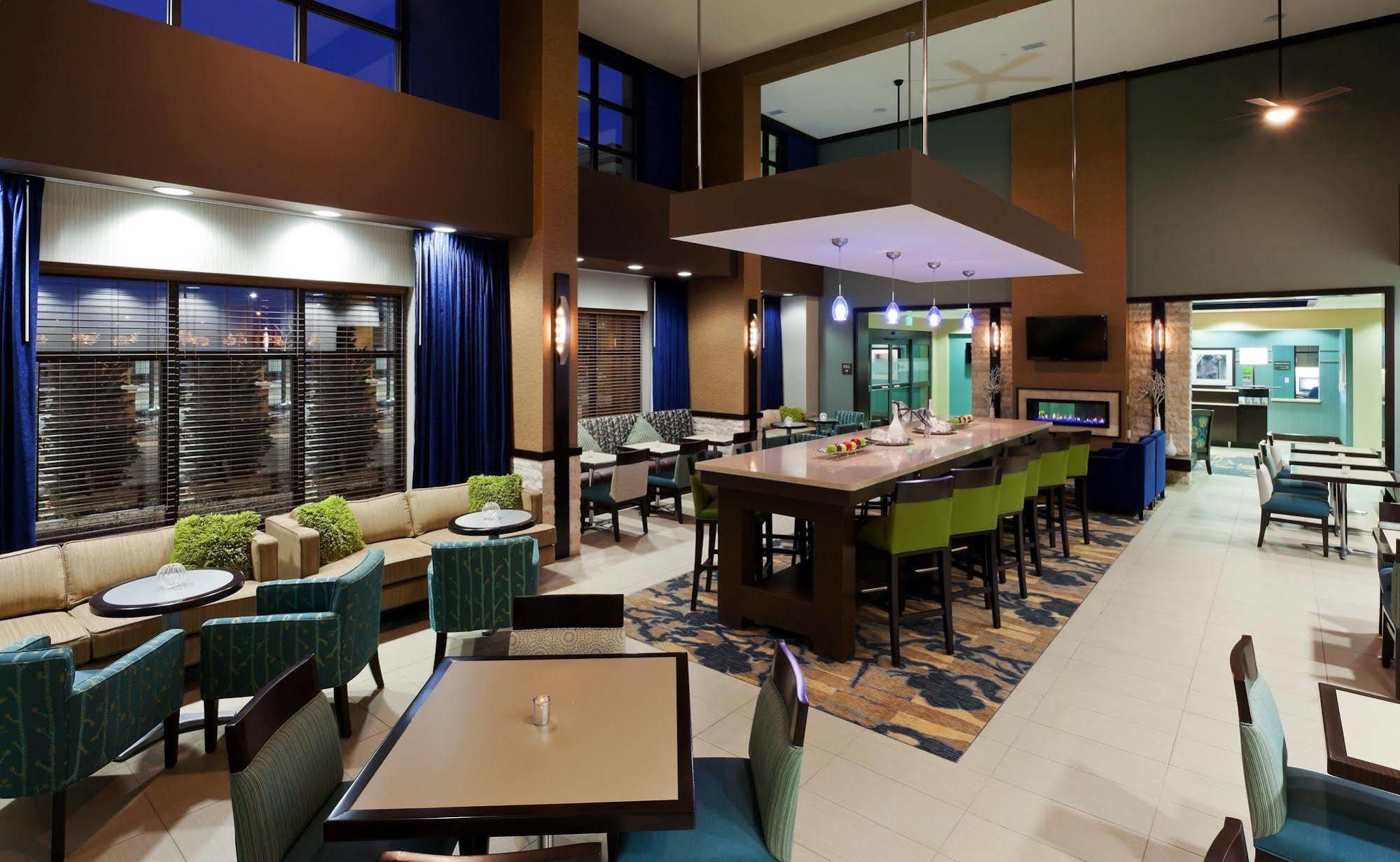 Hampton Inn & Suites Denver Airport / Gateway Park Аврора Экстерьер фото